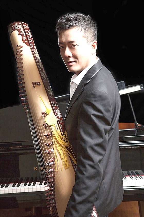 Chuyện lãng du Thưởng thức âm nhạc truyền thống tươi mới cùng nghệ sĩ Trí Nguyễn