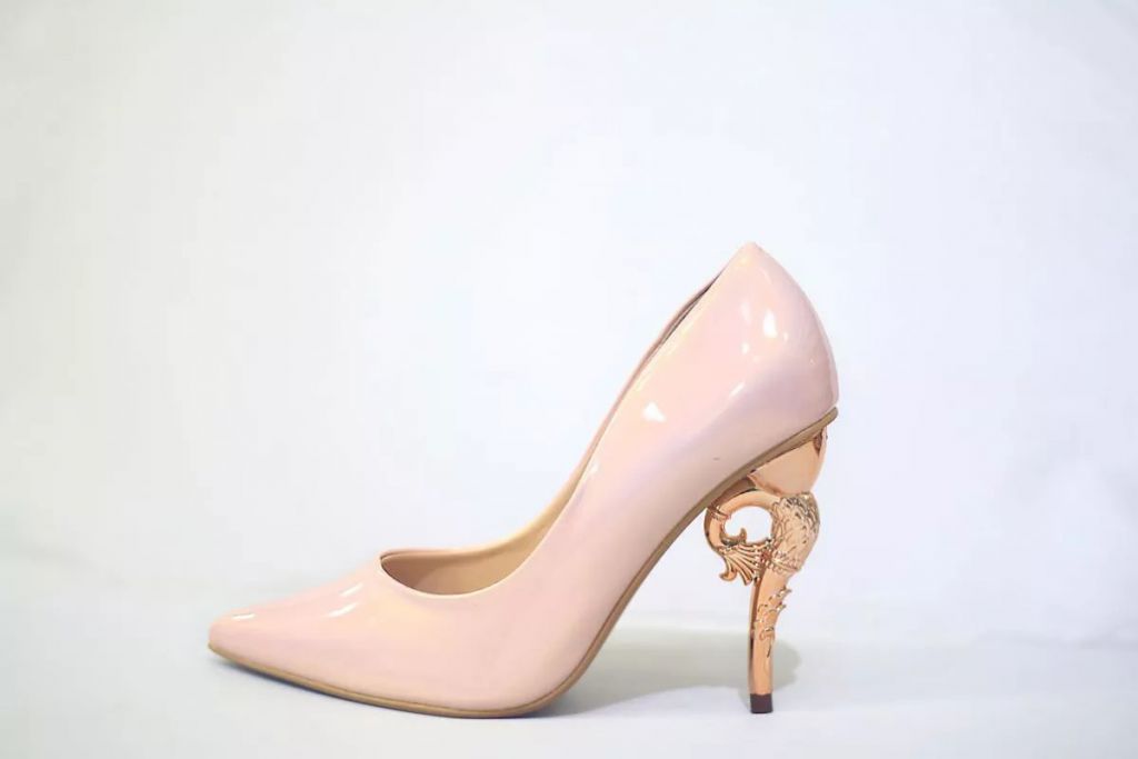 giày cao gót màu hồng da