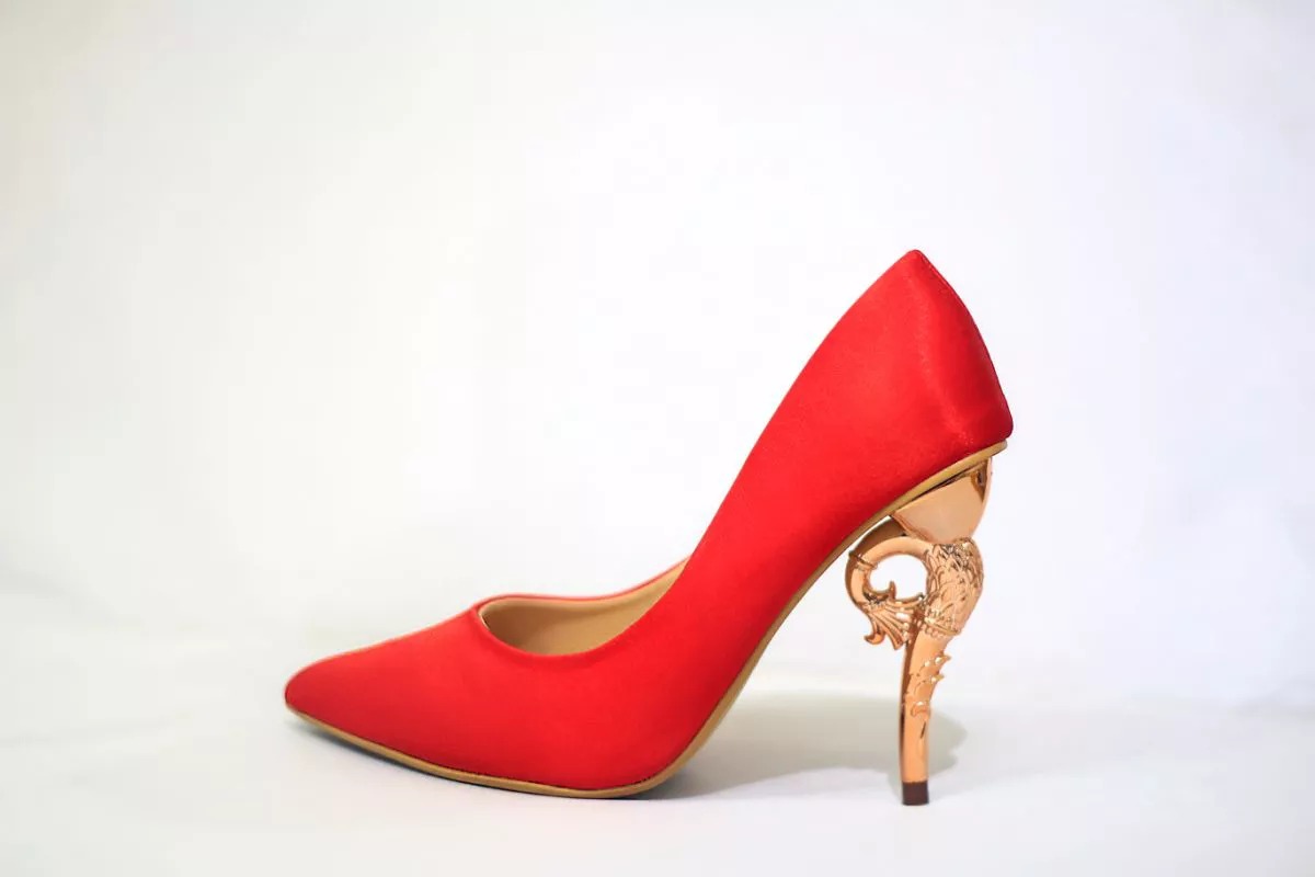 giày cao gót màu đỏ