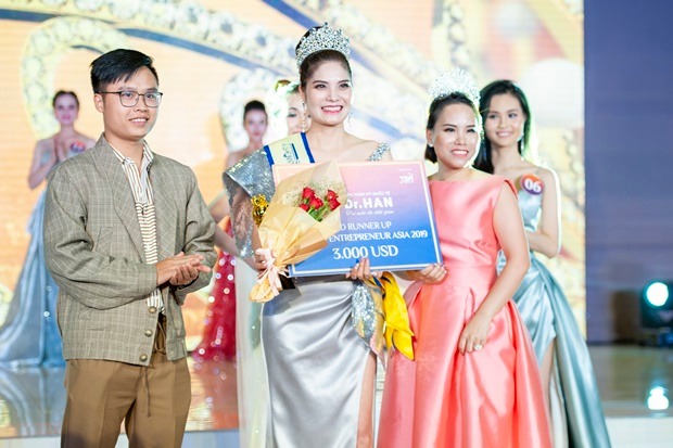 Giày GAFA cùng thí sinh Hoa hậu Doanh nhân Toàn năng châu Á 2019 