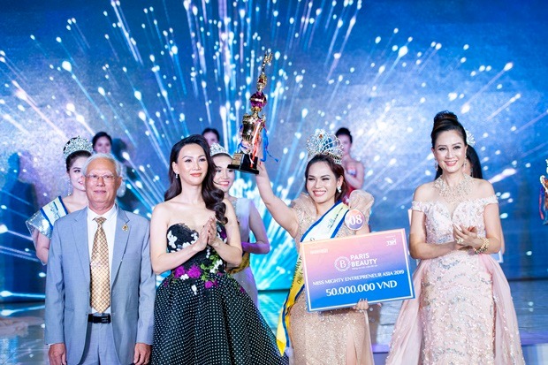 Giày GAFA cùng thí sinh Hoa hậu Doanh nhân Toàn năng châu Á 2019 sải bước đến xứ Hàn