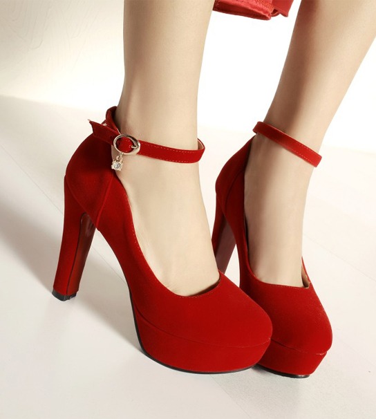 Nên mặc gì với đôi giày đỏ